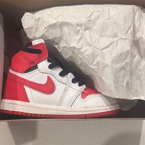 Nike Infant Sneakers in Red and White